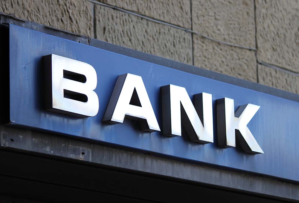 Branches of prominent banks: SBI, Axis and Yes Bank